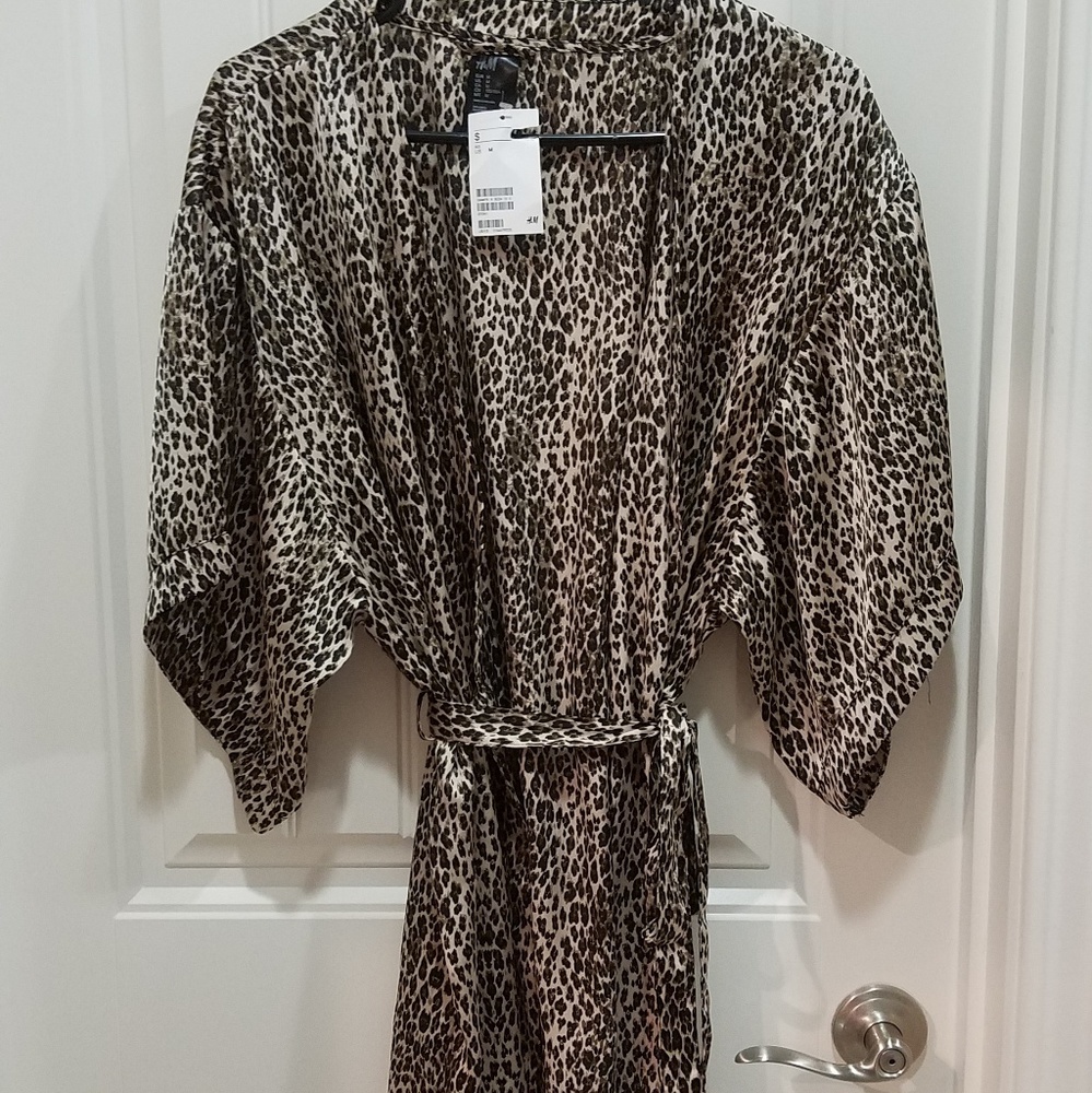 Leopard robe